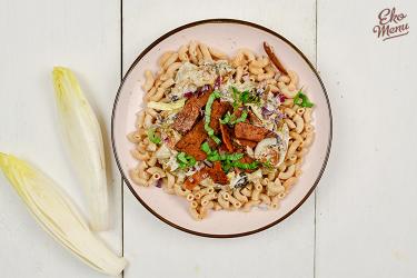 Macaroni met witlof in vegan saus